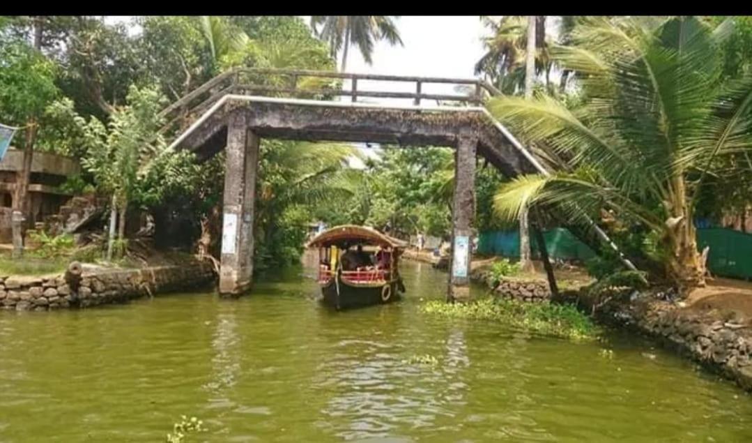 The Blues Hotel Alappuzha Eksteriør billede
